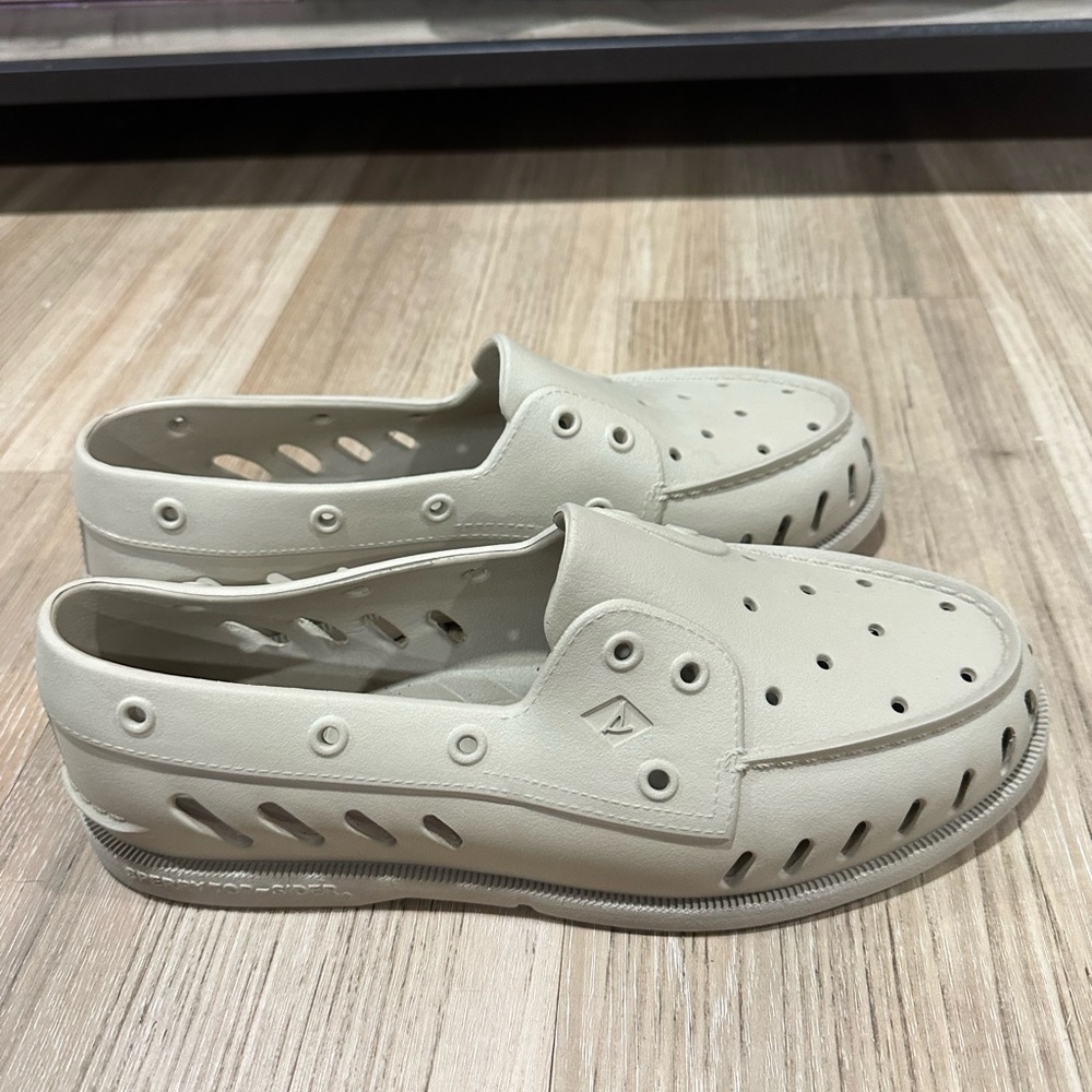 Speedy float boat shoes new sz 9